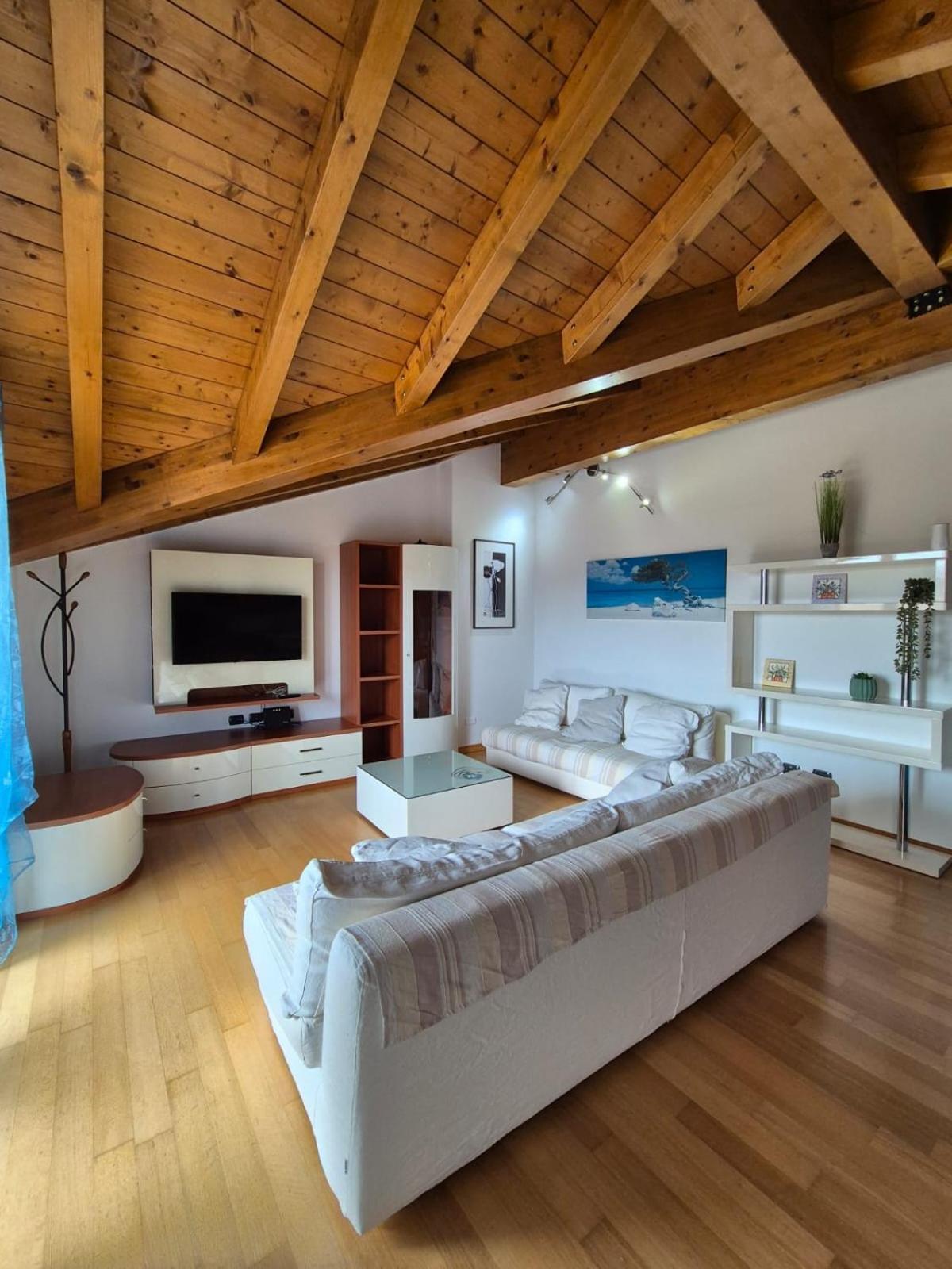 Holiday home 2' From Monate 5' From Euratom, Wi-fi Cadrezzate